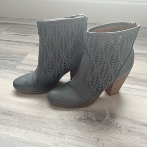 Report Leather Devaney Gray Laser‎ Cut Stacked Heel Ankle Boots 9.5